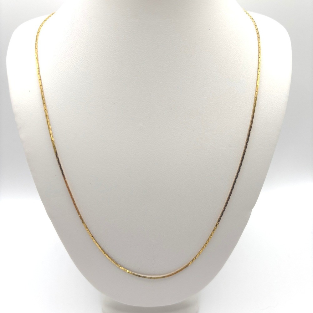 Vintage Trifari Gold Tone Herringbone 30 in Chain‎ Necklace